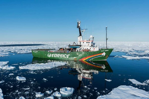 Первое судно Гринпис
