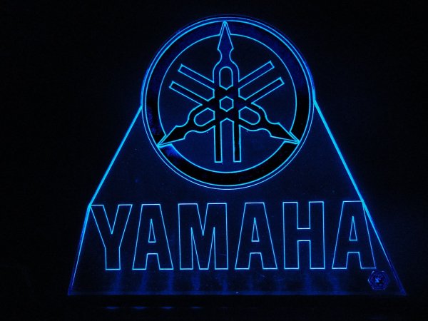 Yamaha надпись