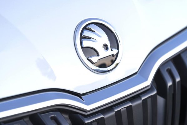 Шкода Октавия логотип 2020