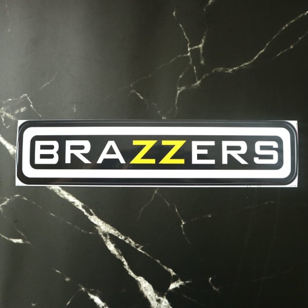 Brazzers надпись