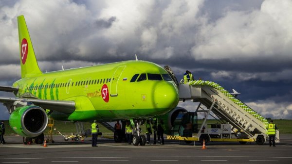 Самолёт s7 airlines100нэу