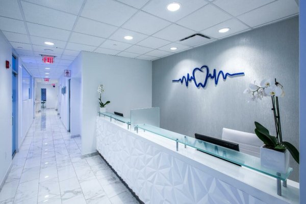 Логотип стоматологической клиники