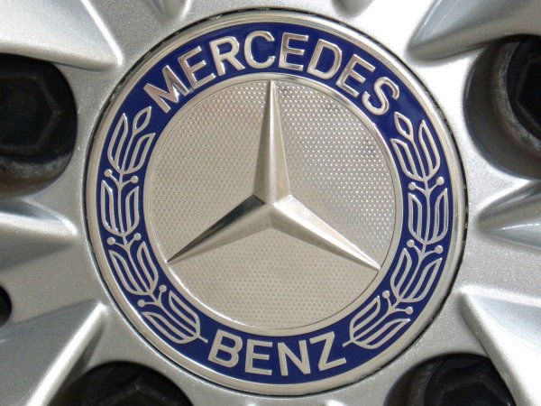 Mercedes Benz logo
