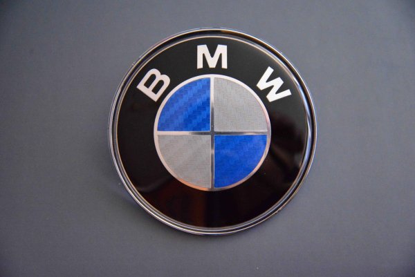 Эмблема BMW карбон