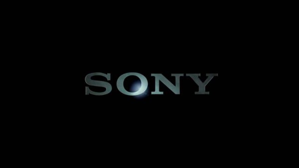 Логотип Sony на черном фоне