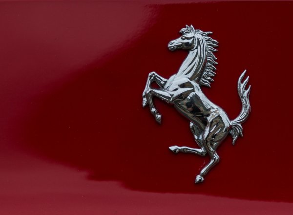 Скакун символизирующий Феррари