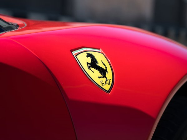 Шильдик Феррари