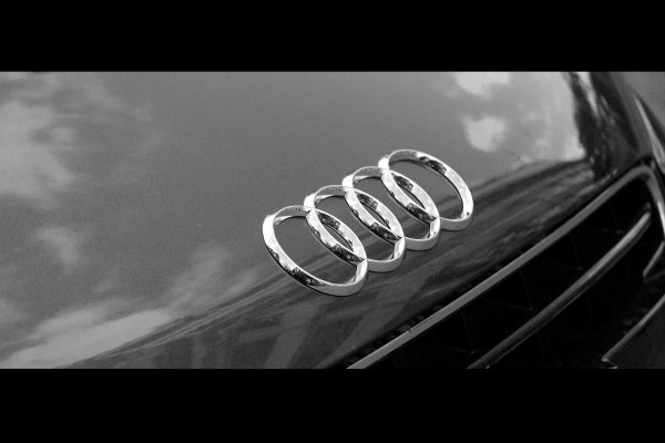 Audi значок на машине