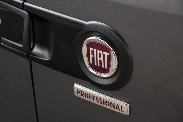 Лого Doblo Фиат вектор