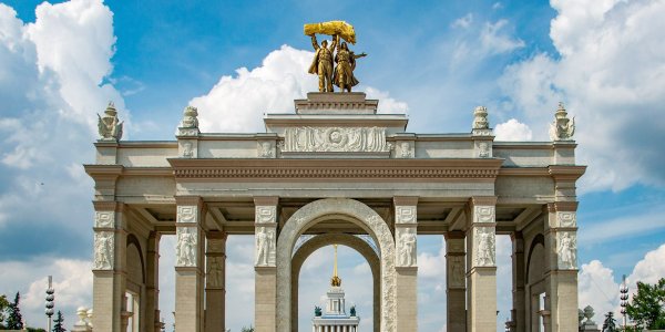 Ворота ВДНХ В Москве