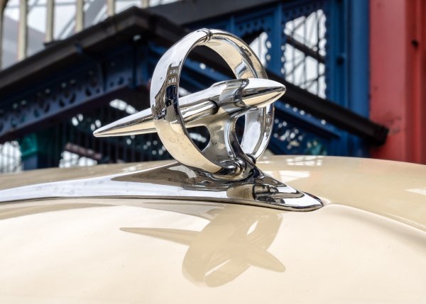 Статуэтка на капот