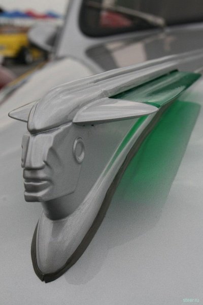 На капоте в суд