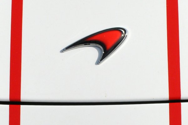 Макларен машина значок