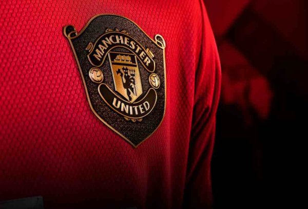 Manchester United logo 2021
