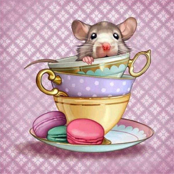 Мышка в чашке