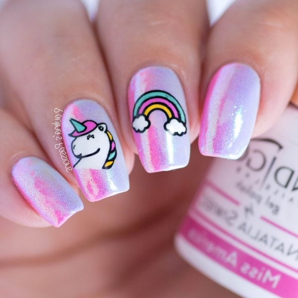 Маникюр с единорогом