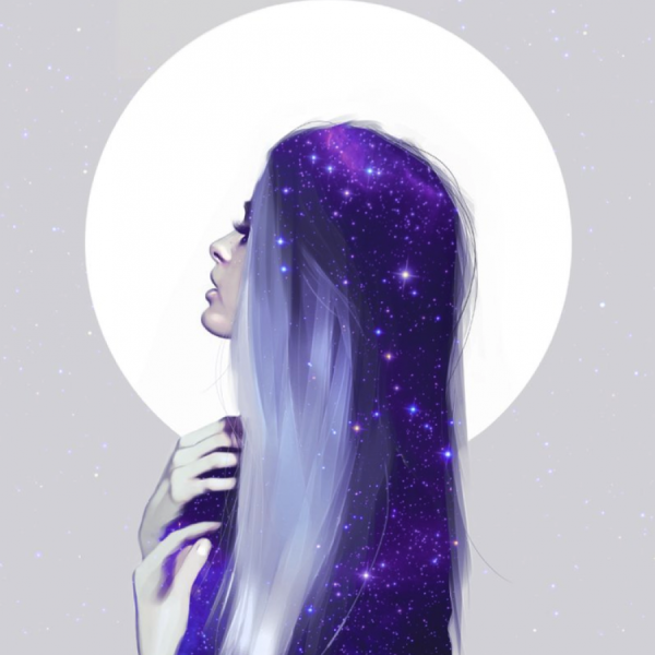 Девушка с космическими волосами