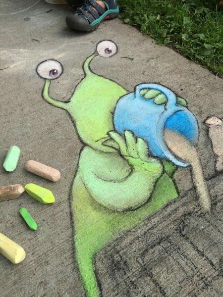 Мелками на асфальте