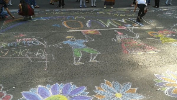 Рисунки на асфальте к 1 мая