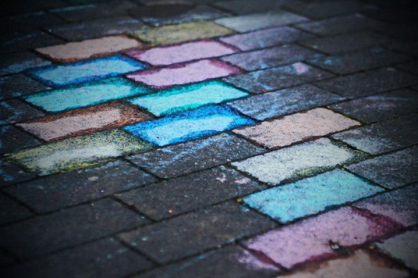 Мелки на асфальте для фона