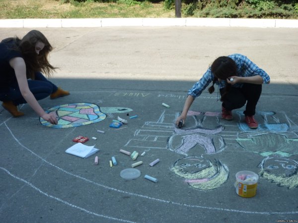 Стрит арт на асфальте в Магнитогорске