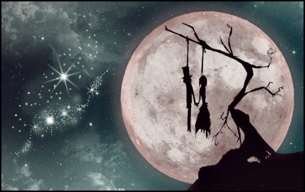 Фигура на фоне Луны