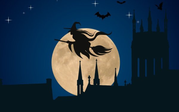 Ведьмочка на фоне Луны