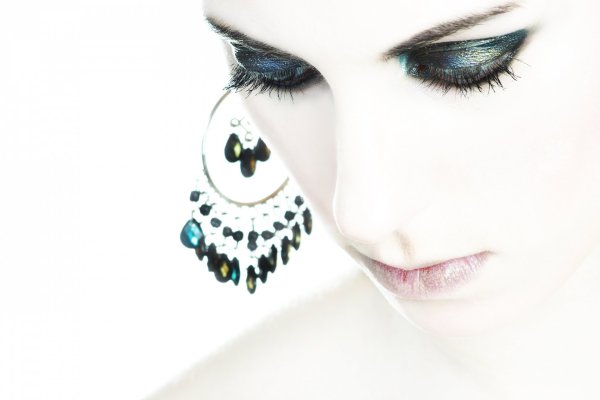 Девушка с ресничками