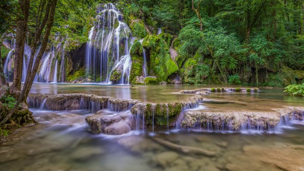 Красивая природа водопад