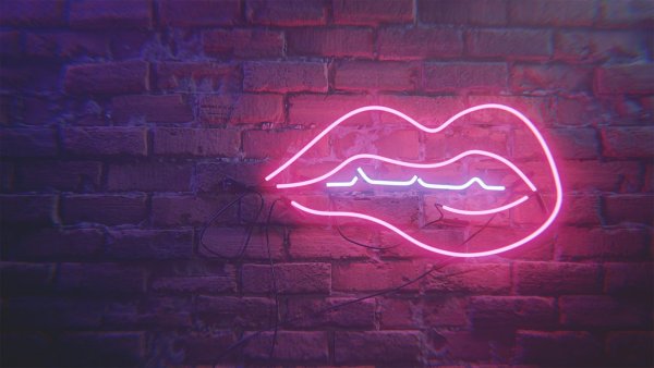 Неоновая стена