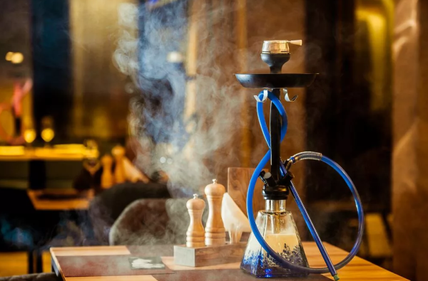 Кальян на темном фоне