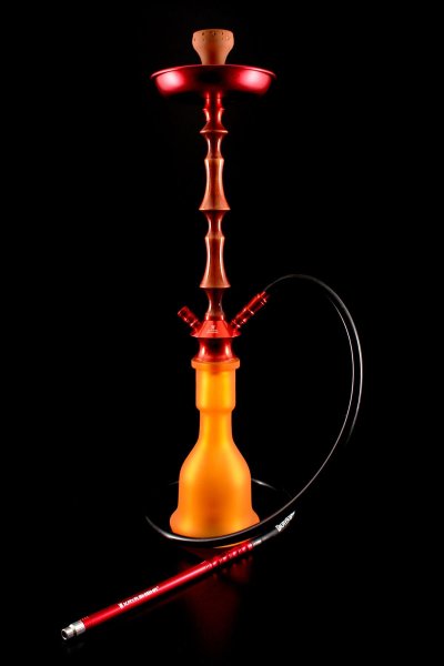 Кальян на фоне дерева