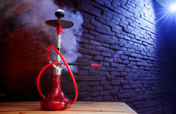 Кальян на черном фоне