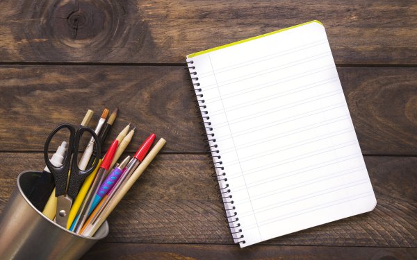 Блокнот на столе