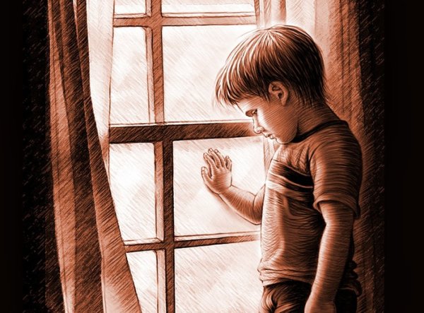 Одинокий ребенок у окна