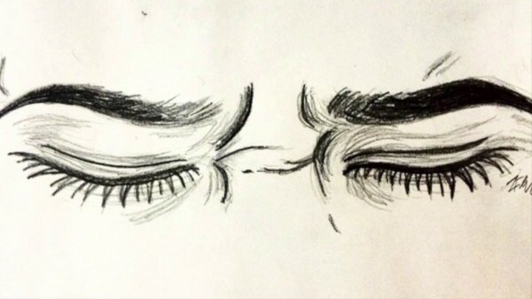 Нарисованные глаза карандашом девушек