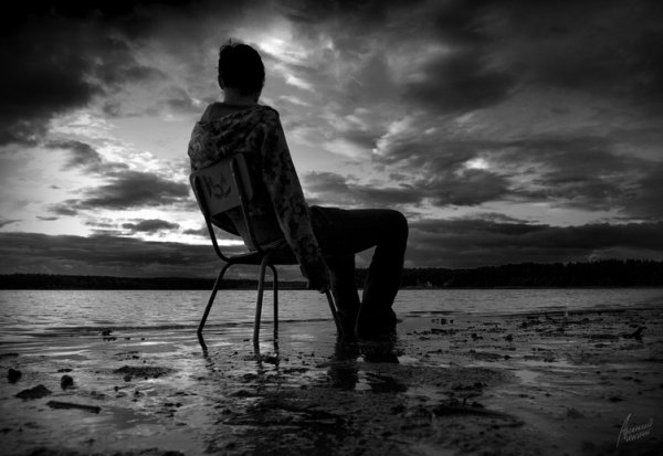 Грустный одинокий человек