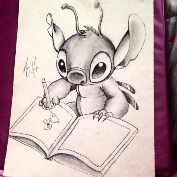 Стич рисунок карандашом в квадрате