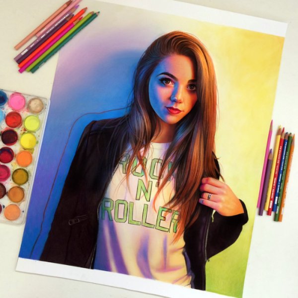 Девушка нарисованная цветными карандашами