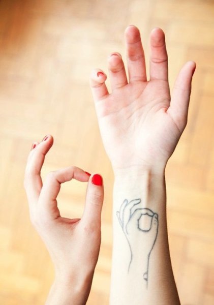 Татуировки для девушек на запяст