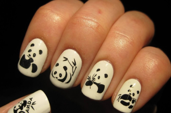 Панда на ногтях
