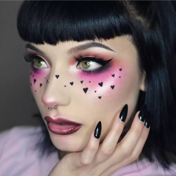 Клоун на лице красками