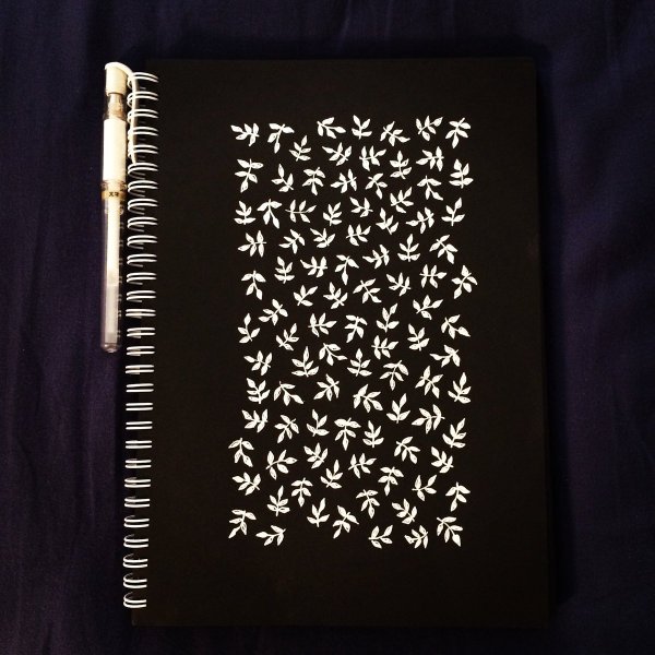 Скетчбук белой ручкой