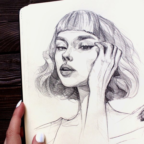 Зарисовки девушек карандашом