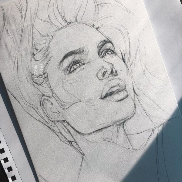 Лицо карандашом для скетчбука