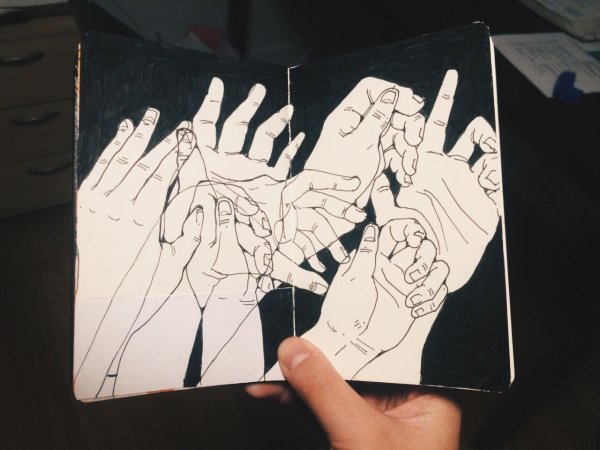 Руки скетчбук