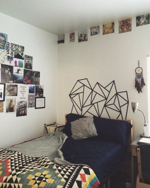 Украсить комнату посктркми