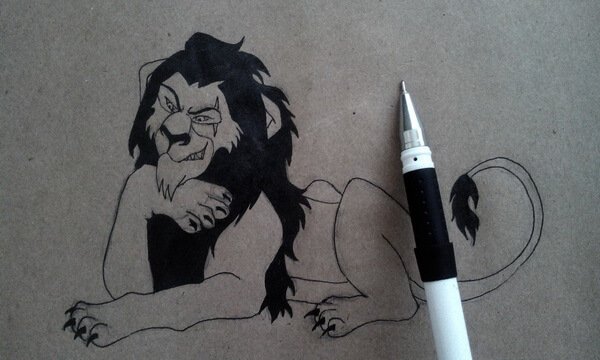 Нарисованная лапа короля Льва