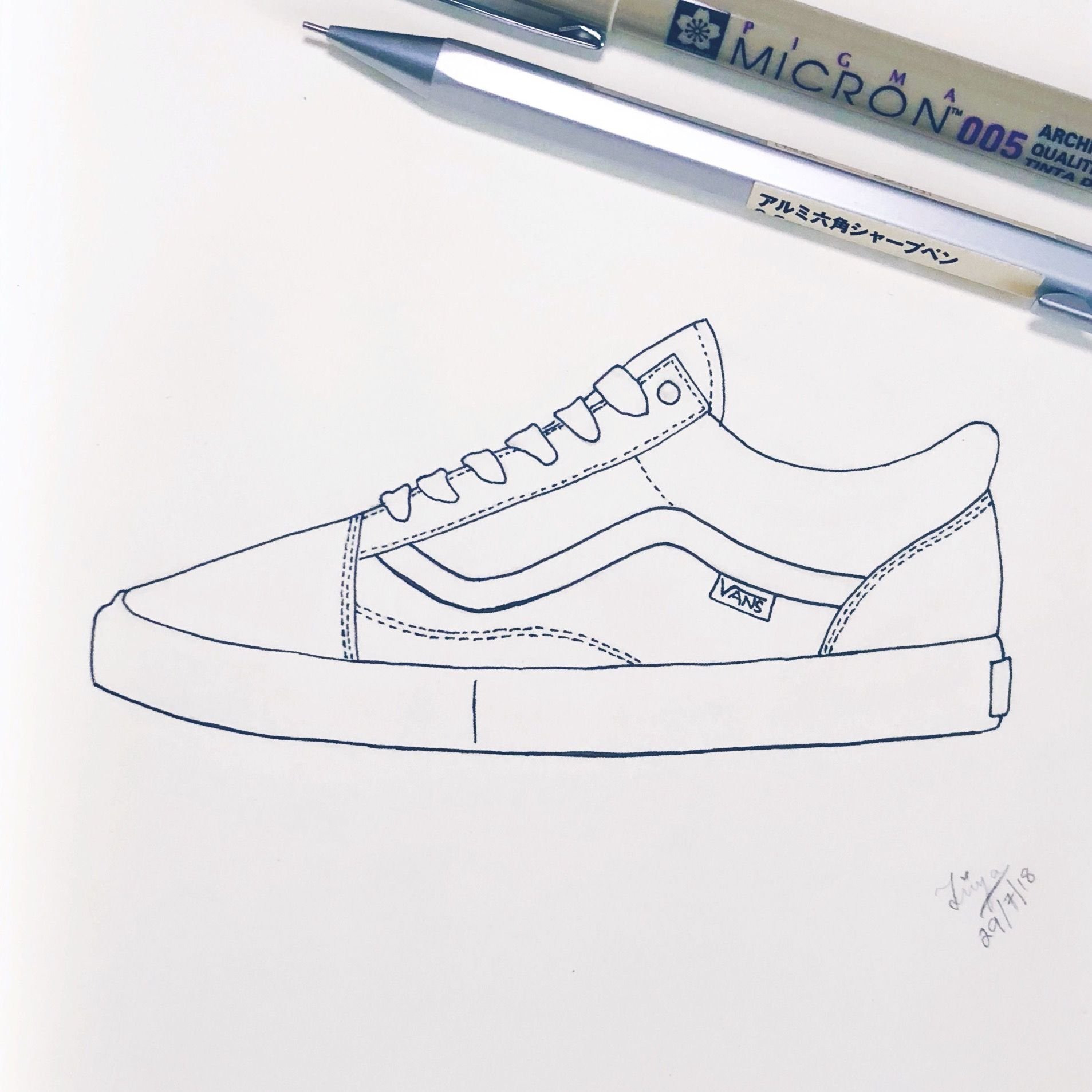 Зарисовки обуви ручкой