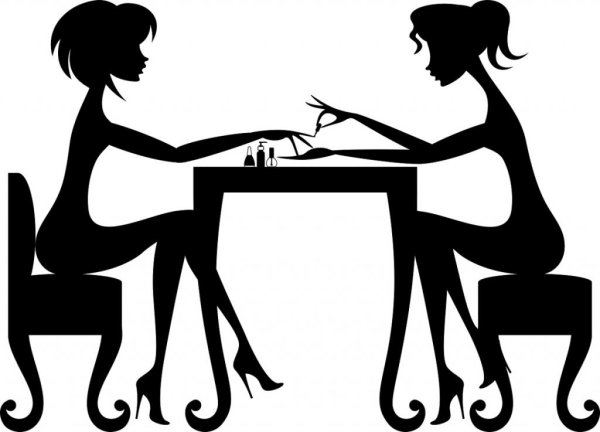 Маникюр с силуэтом девушки